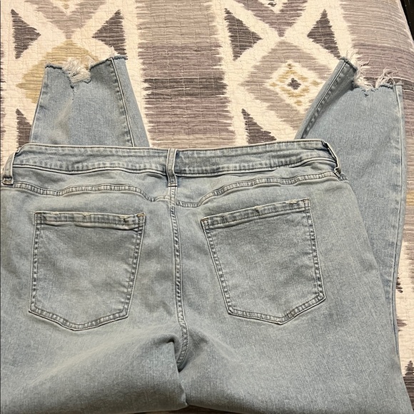 Maurices Light Blue Cropped Jeans. Like new, worn and washed once or twice. - Picture 3 of 3